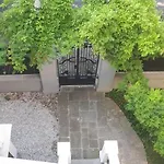 Fiorentino بيت ضيافة